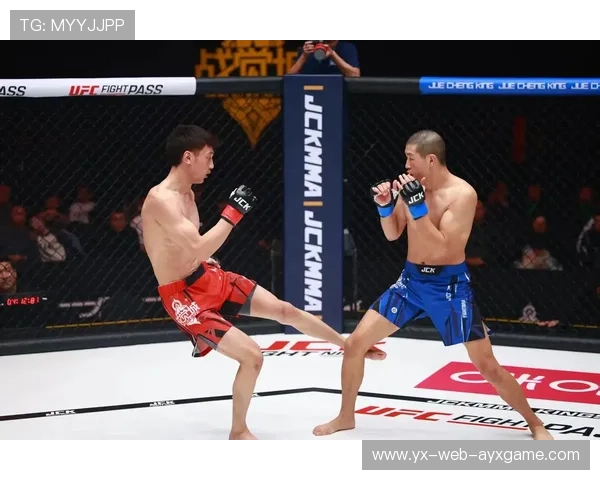 UFC激战！拳手血战到底，满脸鲜血的英雄瞬间点燃赛场热血