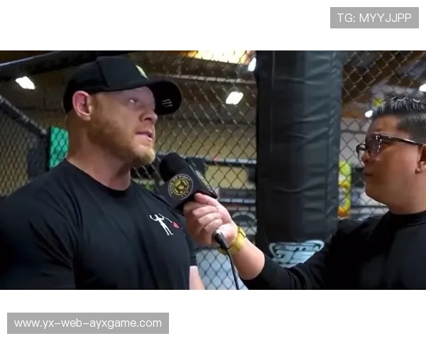 UFC 教练怒踢凳子 UFC 教练怒踢凳子